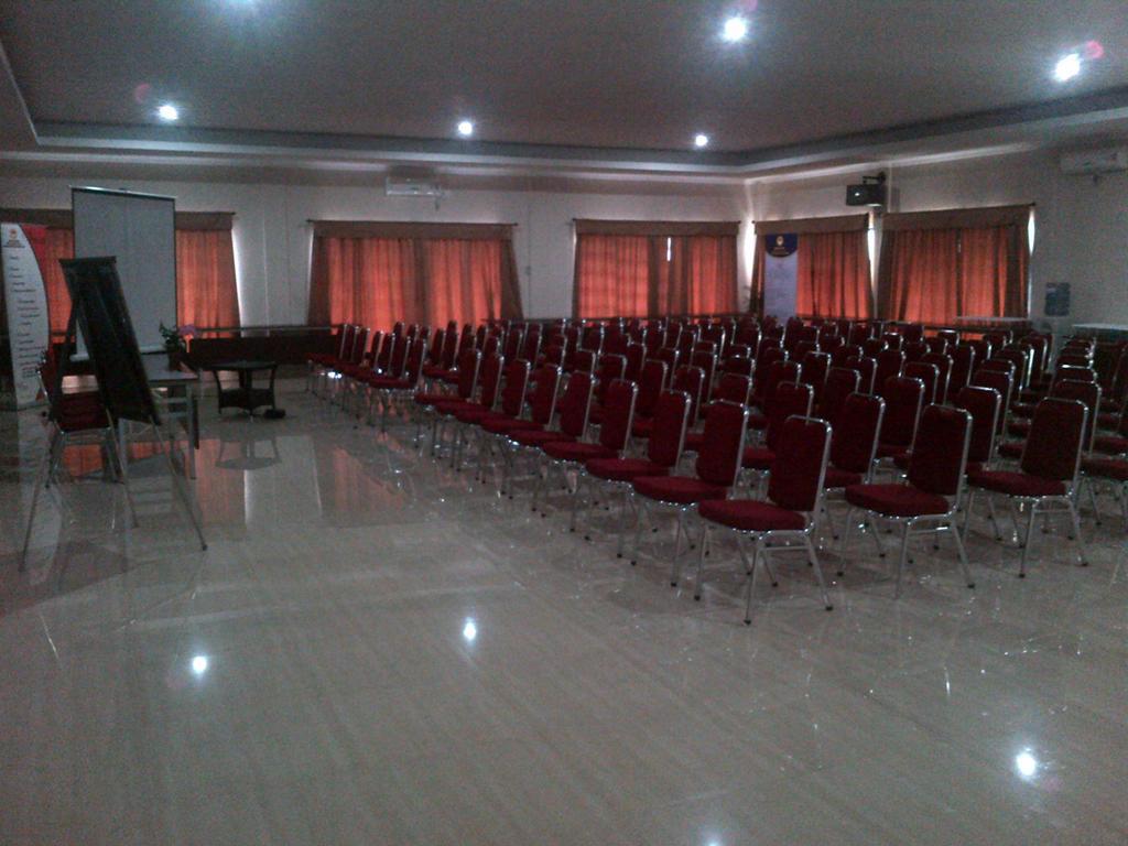 Ciherangsating Santa Monica Hotel And Convention מראה חיצוני תמונה